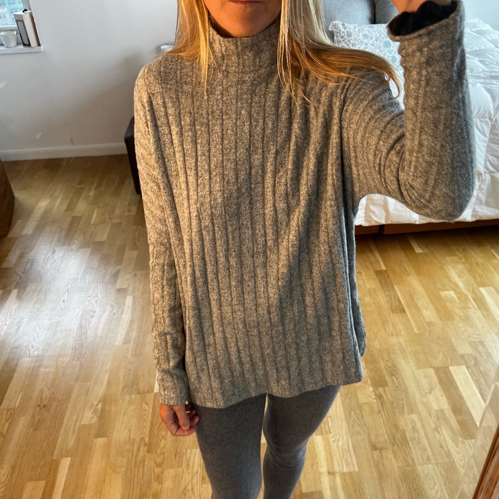 Anthropologie eri + ali Long Sleeve Turtleneck Heather Gray Size Small
